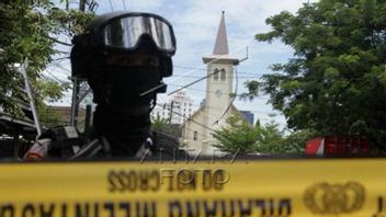 Gading Marten Et Ernest Prakasa Expriment Leurs Condoléances à Propos De La Bombe à La Cathédrale De Makassar, Triste Dimanche