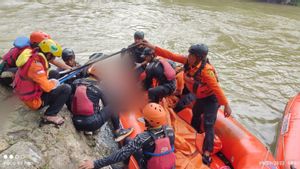 Tim SAR Gabungan Temukan Jasad Pencari Barang Rongsokan yang Tenggelam di Sungai Cihaniwung