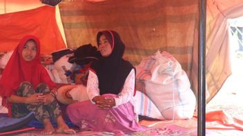 遭受帕萨曼地震灾民的折磨：由于二月仍在难民帐篷中，因此有局限性地禁食