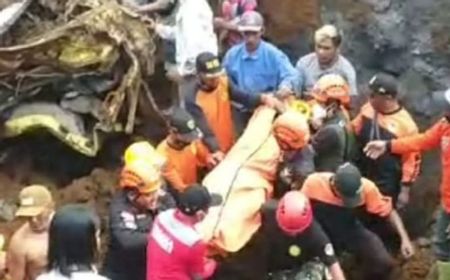 Tim SAR Temukan Satu Korban Tewas Tertimbun Longsor di DAS Semeru Lumajang 