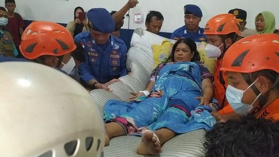 Using the Sea Route, 1 Victim of the Natuna Landslide Was Brought Back to a Hospital in West Kalimantan