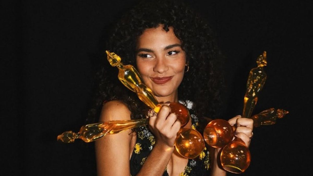 Olivia Dean remporte quatre prix aux Brit Awards 2026