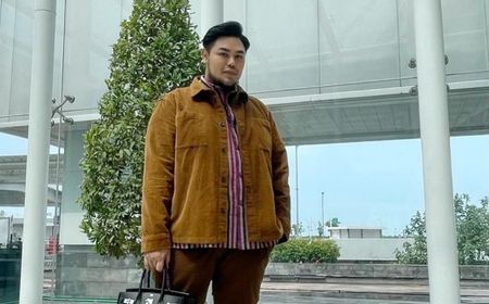 Selain Ivan Gunawan, 4 Artis Ini Juga Adopsi Boneka Mirip Manusia