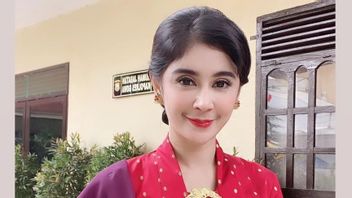 Beautiful Berkebaya, Uut Permatasari Faithfully Accompanies Her Husband As Gowa Police Chief