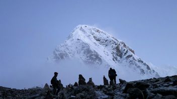 Pendaki India yang Menolak Turun dari Puncak Gunung Everest Tewas 