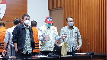 KPK يكشف عن الرشوة القاضي ايتونغ وقعت في سورابايا محكمة مقاطعة وقوف السيارات