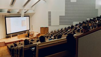 Chairman of Commission X of the DPR Criticizes the Evaluation Plan for the Faculty: Transformation is More Accurate than Mass Closure