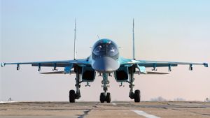 Mesin Terbakar, Pesawat Pembom Tempur Rusia Sukhoi Su-34 Jatuh dan Hantam Apartemen di Kota Dekat Ukraina: Empat Orang Tewas 