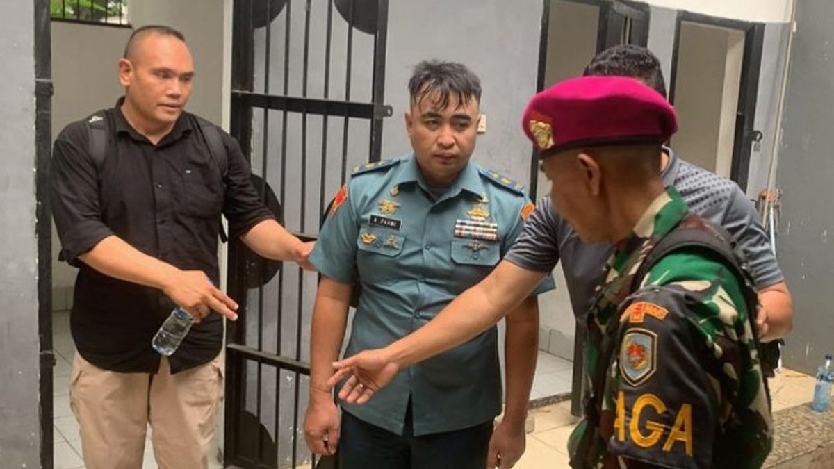 Des membres de Tni Abal-abal arrêtés par POM AL Cilandak, Digelandang au poste de police de Jaksel