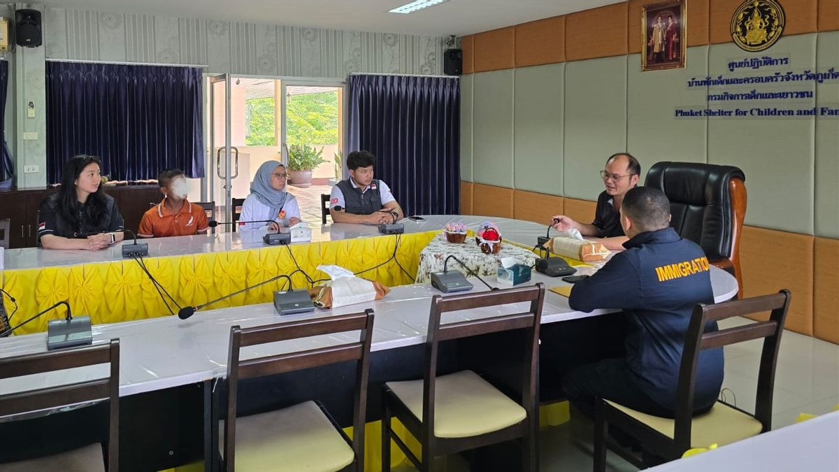 KRI Songkhla为未成年人提供援助和便利