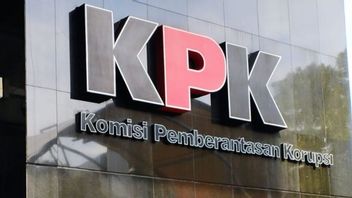 赠款资金腐败，KPK在马波尔达检查东爪哇DPRD派系的8名主席