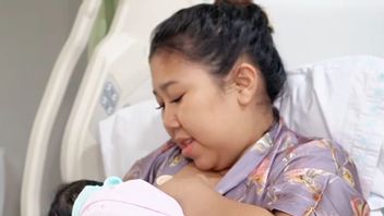 Kiky Saputri Terharu ASI Keluar Sejak Hari Pertama, Bisa Menyusui Baby Kayya