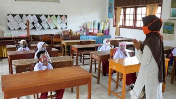 90のジャカルタの学校はCOVID-19のケースを持っている、教師協会はPTM 100パーセントを停止するようにアニを促す
