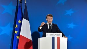 Tuntut Macron Mundur, Demonstran di Prancis Turun ke Jalan Bentrok dengan Polisi