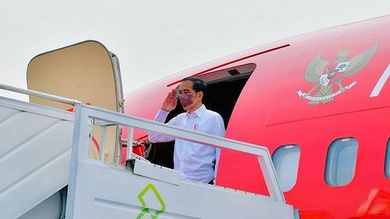Terbang ke Papua, Jokowi: Sampai Bertemu Besok di Pembukaan PON XX