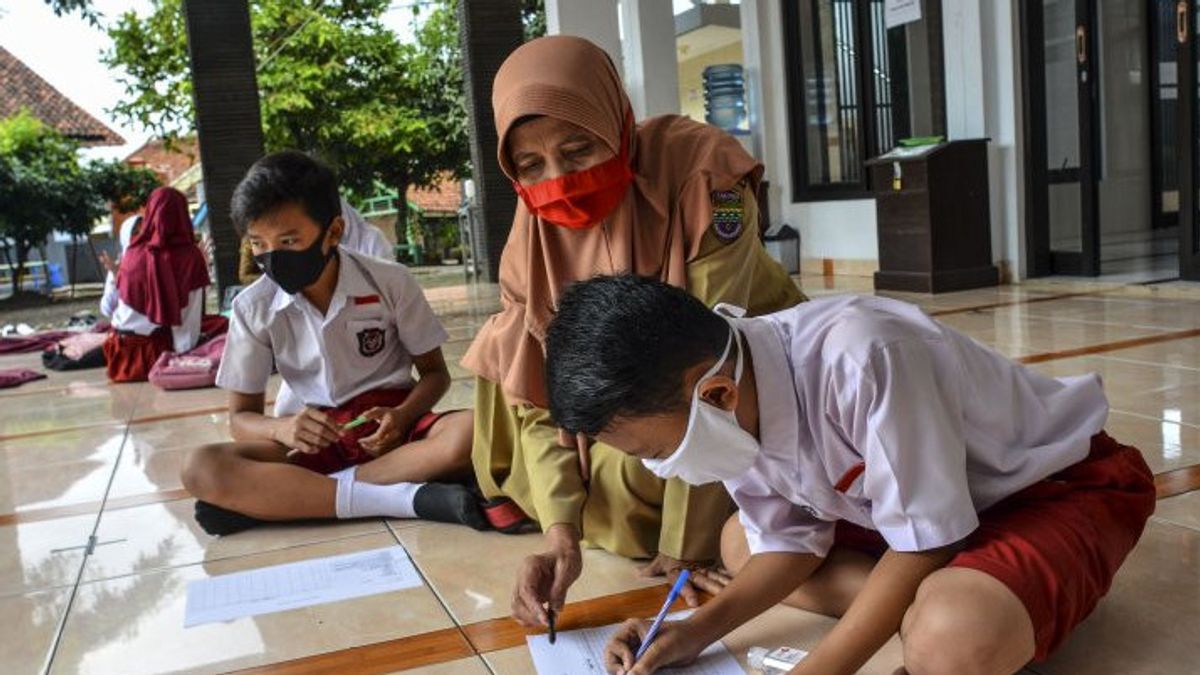 Belum Dapat Kepastian Peta Jalan Pendidikan, Komisi X Minta Guru Demo ke Kemendikbudristek Bukan ke DPR