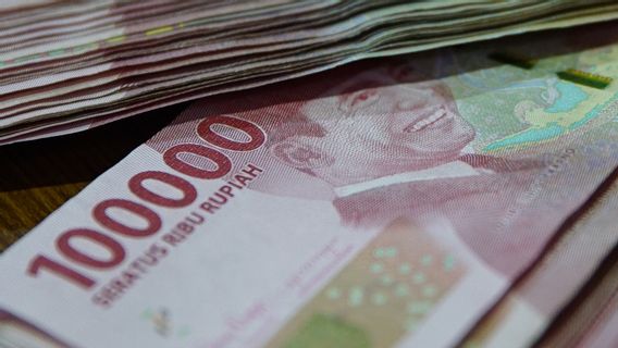 Monday Opened The Rupiah To Slightly Weaken By 5 Points To Rp14,225 Per US Dollar