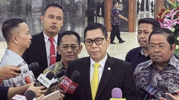 ゴルカルはインドネシア共和国下院副議長の地位からアディーズ・カディールを解任