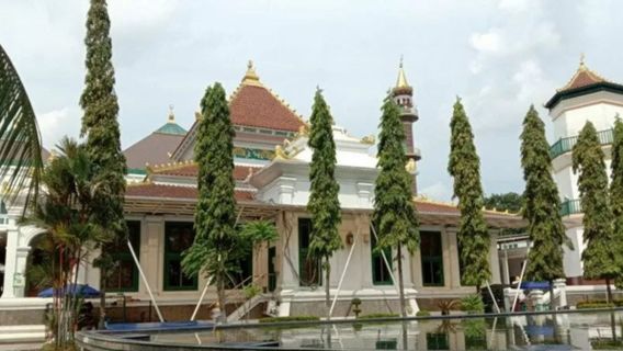 Masjid Agung Palembang Gelar Tarawih Tanpa Batas Jamaah, Durasi Salat Dipersingkat dan Tanpa Kultum