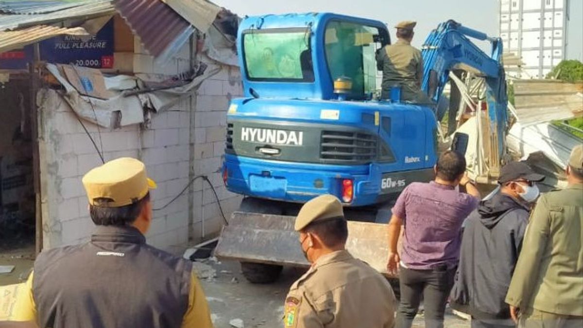 Puluhan Bangunan Liar di Cipinang Besar Jaktim Dirobohkan Satpol PP