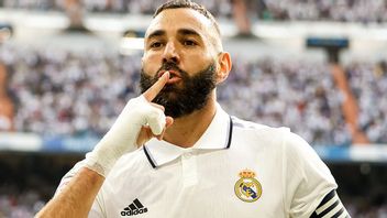 French Legend Calls Benzema The Only Candidate For The Ballon D'Or: No Players Are On His Level Currently