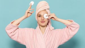 Ketika Membersihkan Makeup, Hindari Lakukan 6 Hal Ini