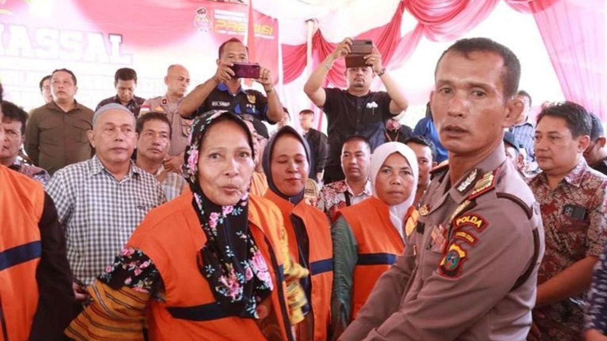 Polres Simalungun Beri Sanksi Sosial 84 Tersangka Pencurian Sawit, Bersih-bersih Rumah Ibadah hingga Kantor Desa