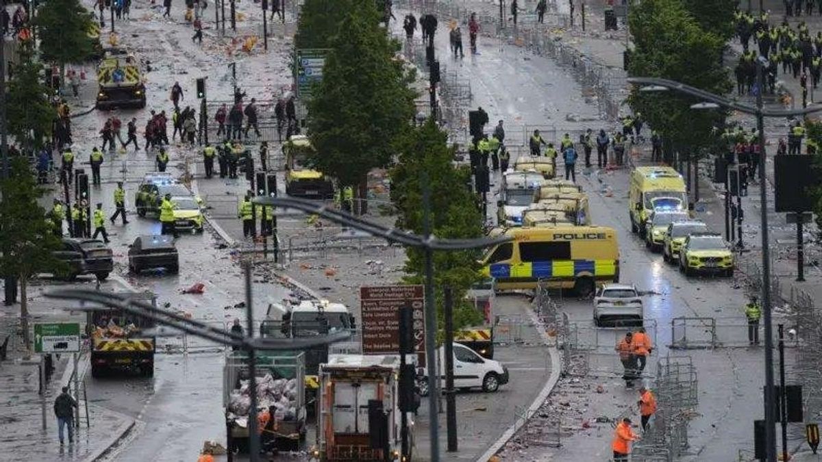 Hari Bahagia Liverpool Berubah Menjadi Horor, Mobil Menabrak Kerumunan Saat Parade Juara