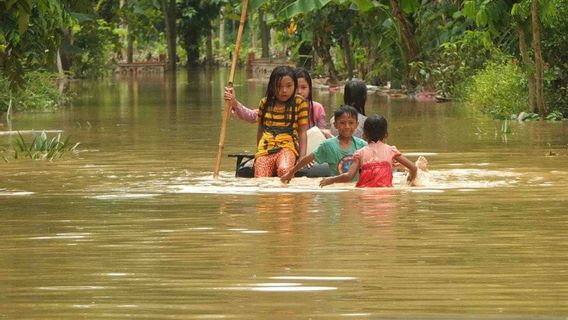 Kota Jember Terkepung Banjir 1.106 Orang Mengungsi