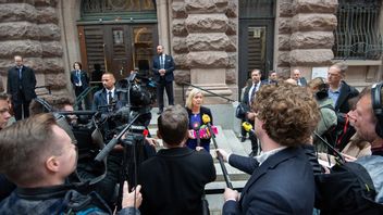 再次当选瑞典首相马格达莱娜·安德森准备管理少数派政府
