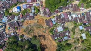 Jalur Darat Menuju Sibolga Masih Terputus, TNI Kirim Bantuan Logistik via Airdrop