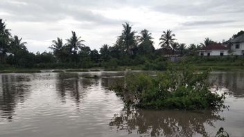 Overflowing River, Hundreds Of Residents' Houses In Central Lombok Are Flooded