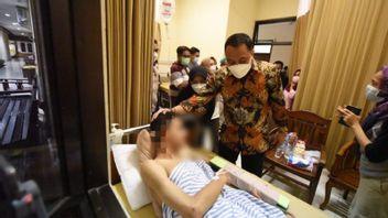 Walkot Surabaya Eri Cahyadi指示医疗队处理相扑收费巴士撞车受害者