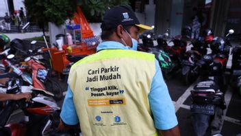 مضيف وقوف السيارات البرية في Kemang الذي يحصل على سائق بقيمة 15 ألف روبية إندونيسية ، يدعي DKI Dishub الإشراف والتبني