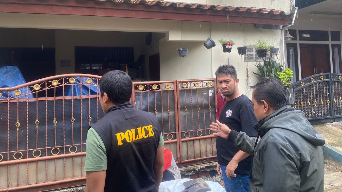南タンゲランの男は、TNIのメンバーに属していることが判明した数十発の弾丸の箱を見つけました
