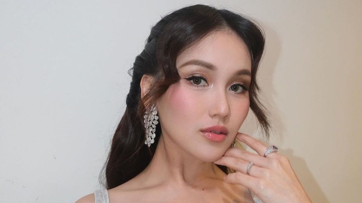 Give A Message To Husband In The Future, Ayu Ting Ting Sindir Ex-Girlfriend?