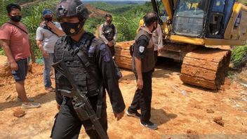 North Kalimantan Regional Police Caught 3 Illegal Gold Miners, Seized 6 Excavators And 1 Cyanide Cans