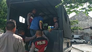 La police de Medan arrête 99 stationnaires sauvages