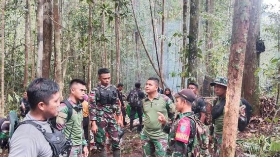 Family Holds The Occult Prayers, Search For Missing West Kalimantan Residents In The Official Indonesia-Malaysia Border Forest Stopped