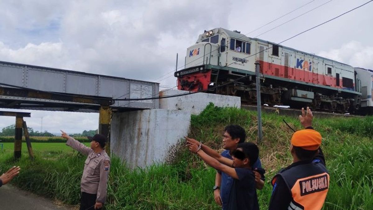 Daop 7 Madiunは、ブリタの鉄道盗難の事件を報告します