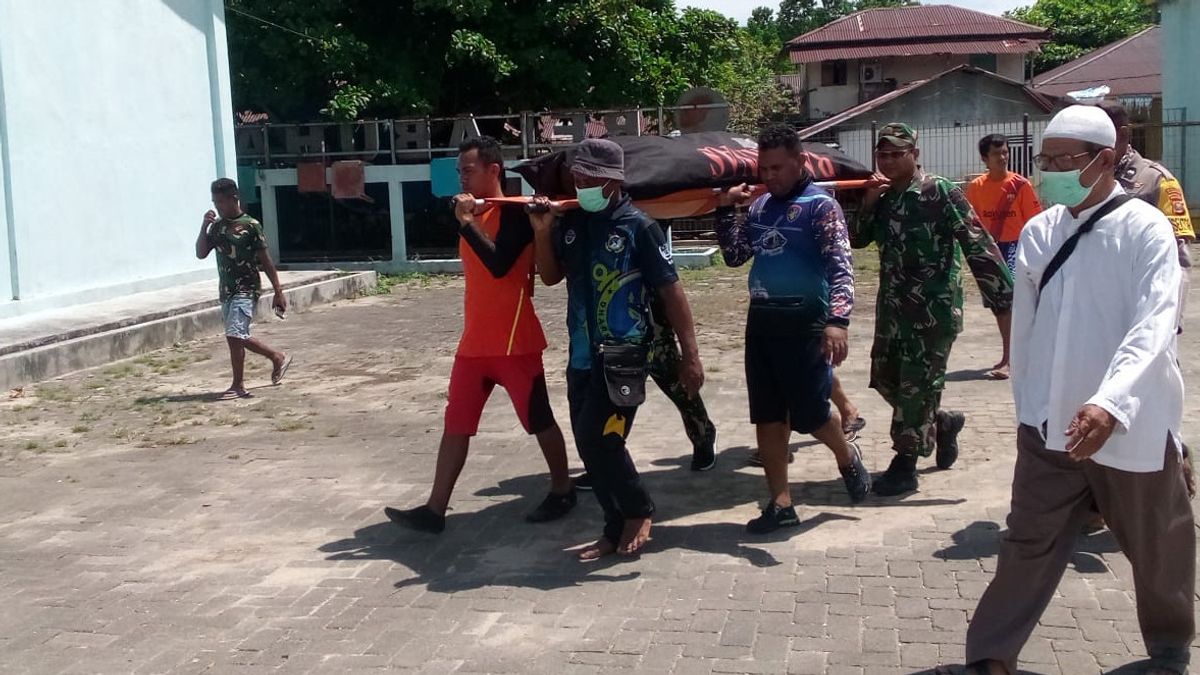 Joint SAR Operation TNI Successfully Save 9 Passengers KM LCT Bahana Putra