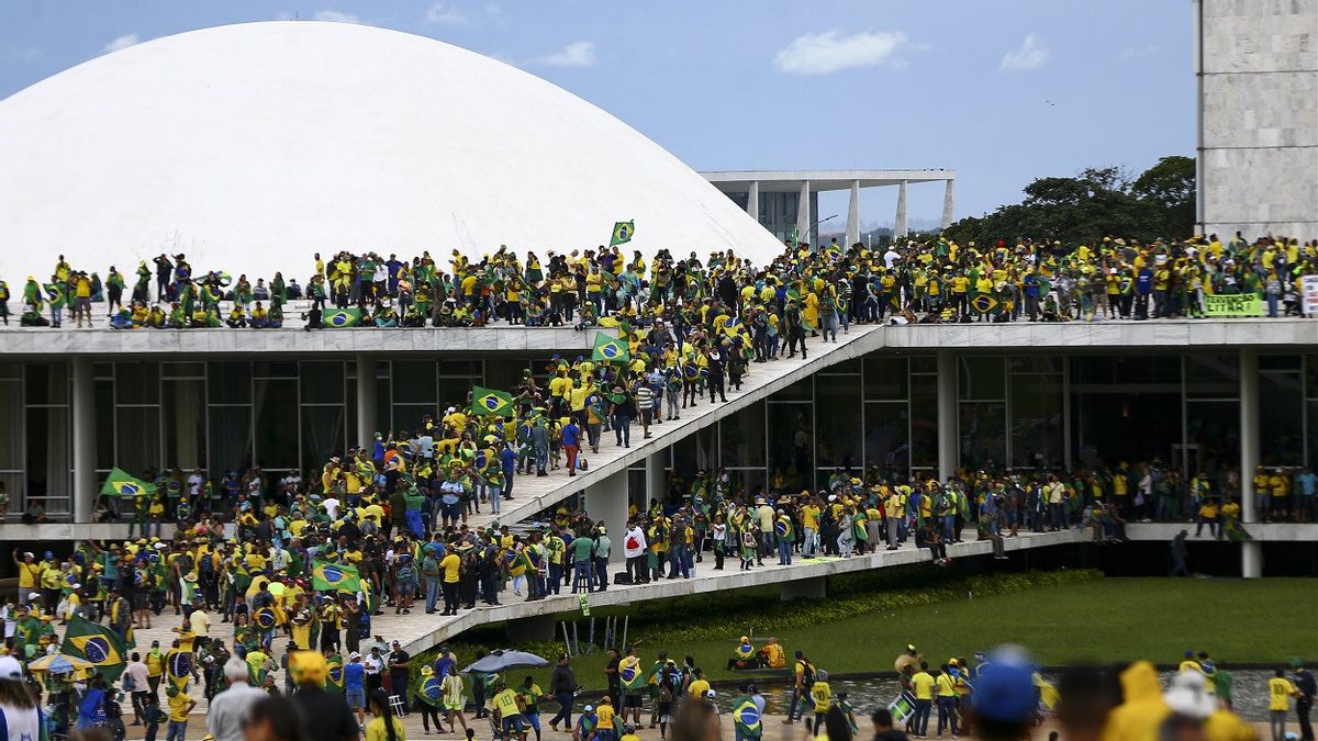 巴西警方1月8日对骚乱进行了突袭和逮捕