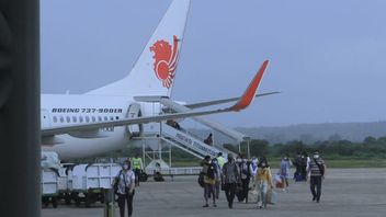 Bad Weather Dismissing Wings Air And Nam Air From Kupang Airport