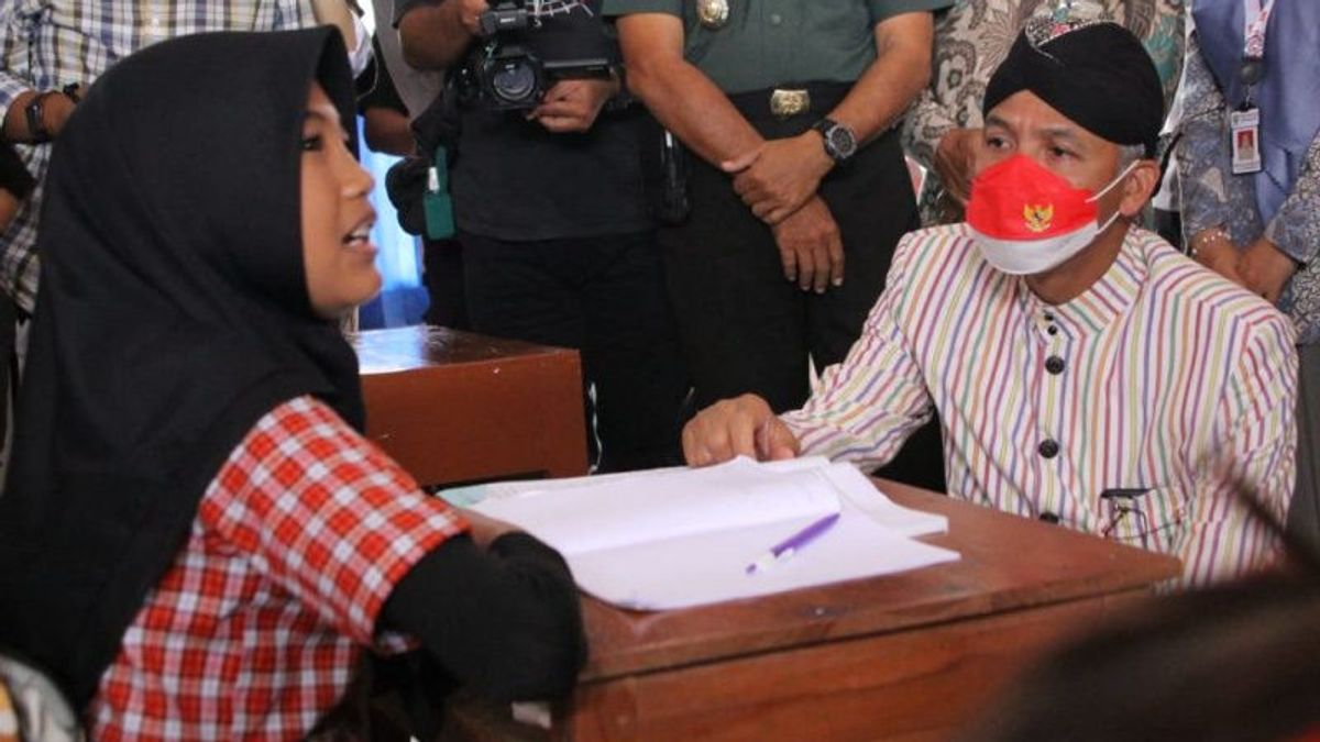 Receiving A Letter From Curhat Students Regarding The Condition Of A Damaged School Building, Ganjar Pranowo Went Straight To SDN 03 Sugihan