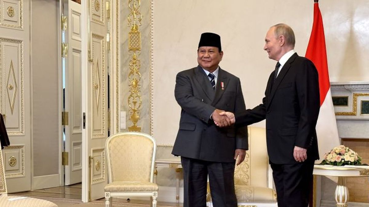 President Prabowo Welcomed Putin At The Konstantine Novsky Palace