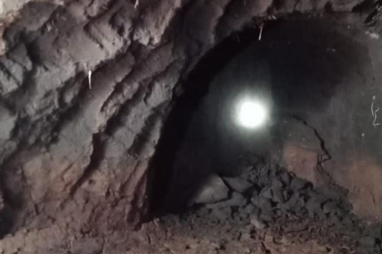 タバナンの洞窟の発見は、文化遺産の疑いのあるオブジェクトによって保持されます