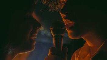 حكومة مقاطعة DKI ستحظر التدخين في أماكن الترفيه في كاراوكي