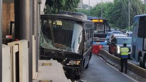 Le bus Paspampres Tabrak L’arrêt de bus Transjakarta à Petamburan, le commandant s’excuse