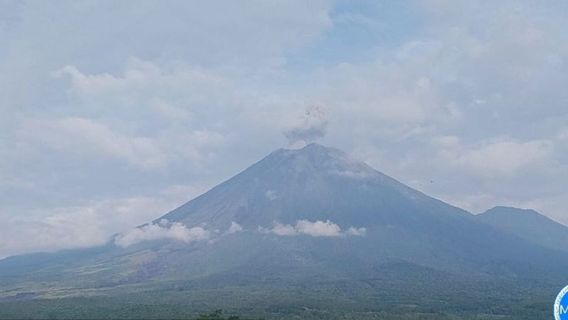 スメル山2回噴火、高さ800メートルの噴火