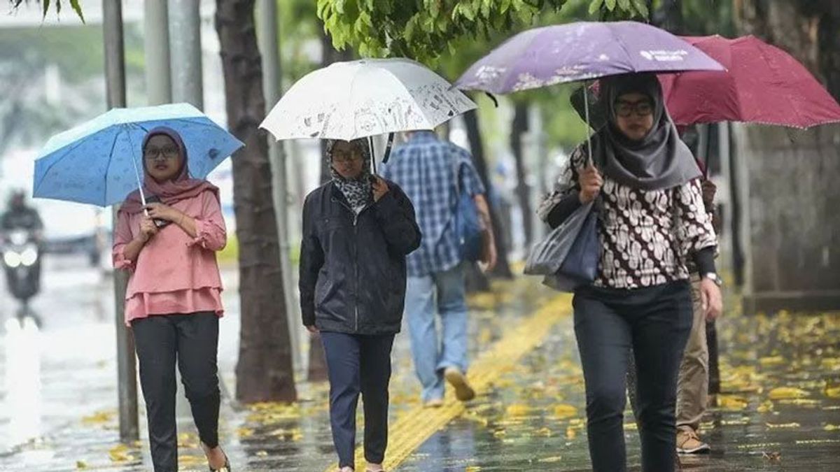 BMKG Forecasts Jakarta Weather Varying From Bright To Light Rain